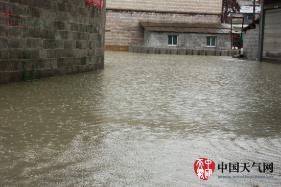 恩施暴雨