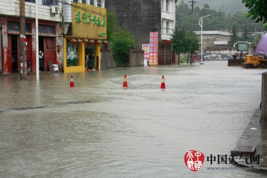 恩施暴雨