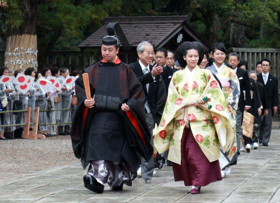 日本天皇侄孙女下嫁平民