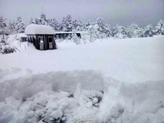 四川峨眉山大雪