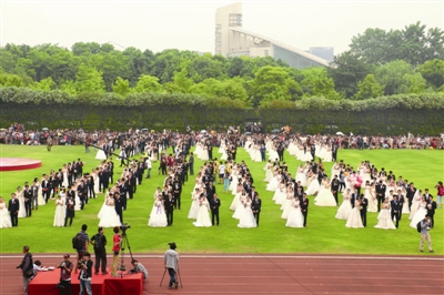 浙江大学集体婚礼，360对新人缘定浙大