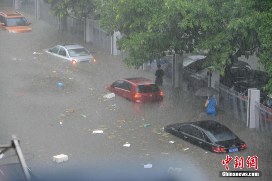 福州突降暴雨