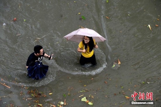 福州突降暴雨