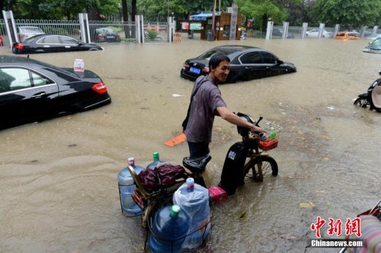 福州突降暴雨