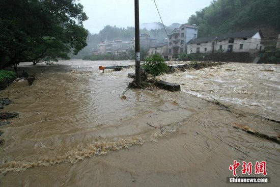 开化暴雨引发洪灾