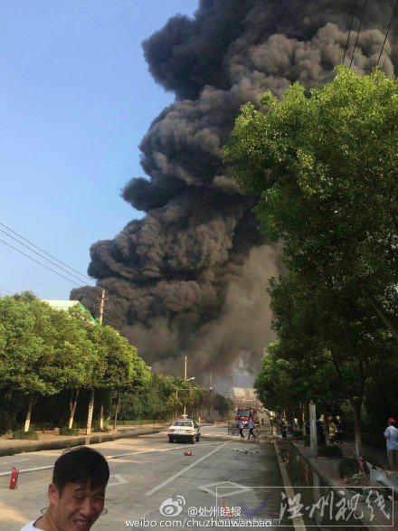 厂区内还发生多起爆炸