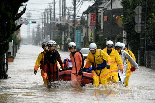 日本两条大河决堤灾情严重