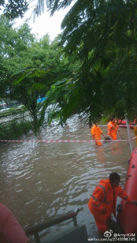 今天深圳下暴雨