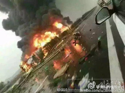 西安高速油罐车爆炸事故现场照片