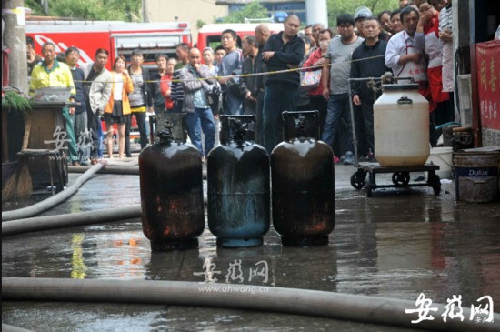 安徽芜湖餐馆爆炸事故现场图片