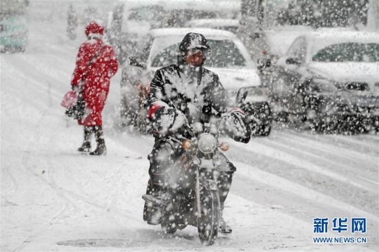 山东烟台遇强降雪