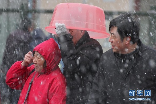 山东烟台遇强降雪