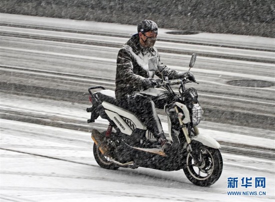 山东烟台遇强降雪