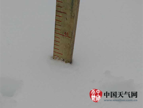 康定暴雪积雪35厘米