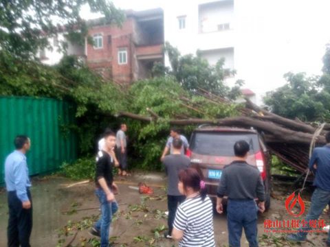 飑线扫过广东珠三角 深圳佛山等现雷雨大风