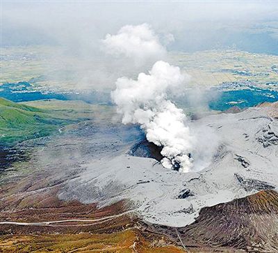 日本强震火山喷发