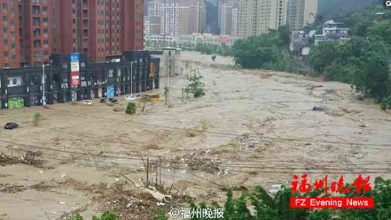 台风尼伯特带来暴雨