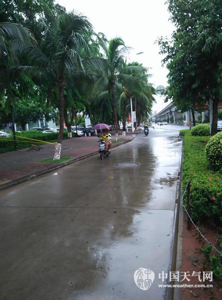 海南暴雨缓解高温天气 未来几天仍有大暴雨