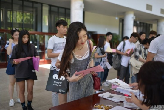 中戏开学美女如云