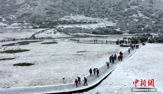 稻城亚丁九月天气下雪