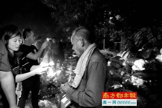 一夜买光32吨土豆 深圳市民爱心接力帮青海老汉早日回家