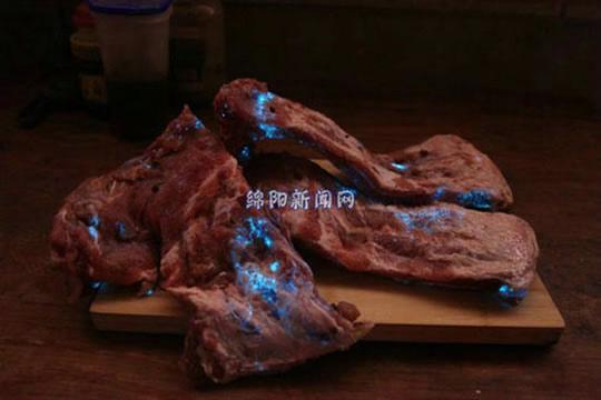 猪肉夜里泛出蓝光