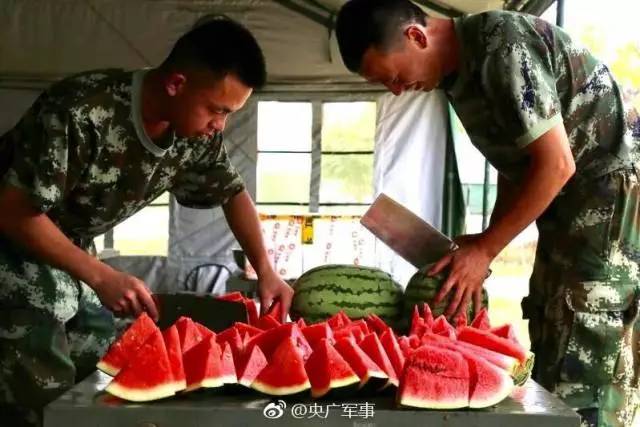 抗洪官兵伙食曝光