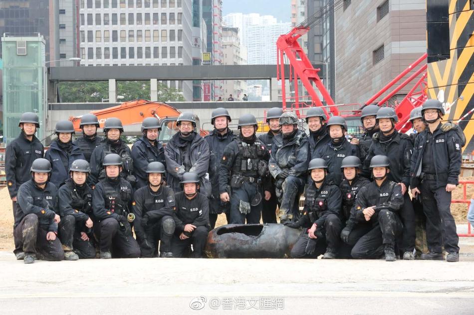 香港警方闹市拆弹