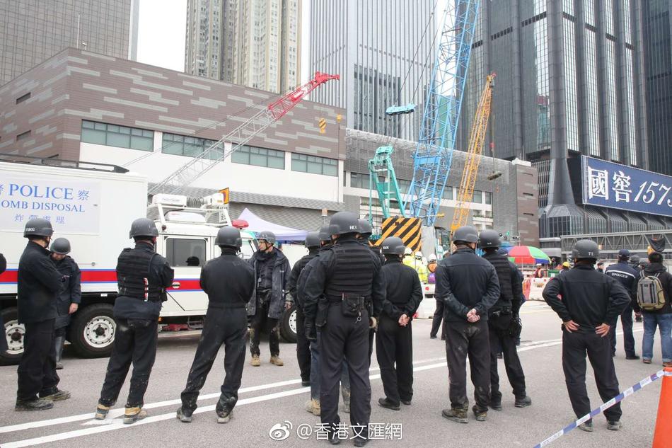 香港警方闹市拆弹