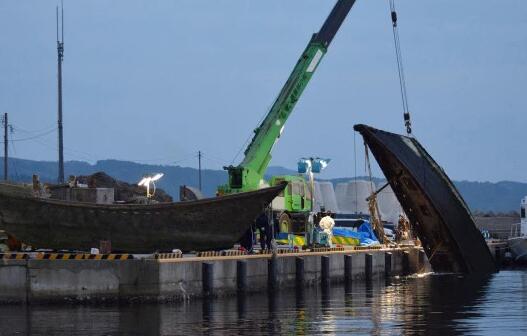 日本海岸现幽灵船