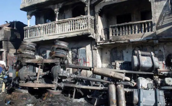 海地油罐车爆炸至少62人被烧死